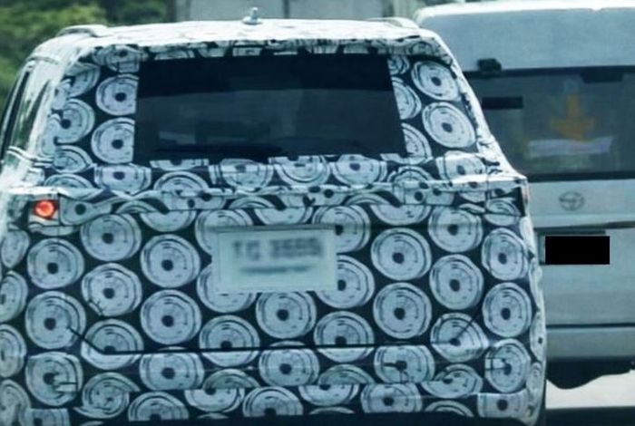bagian belakang diduga Toyota Fortuner baru