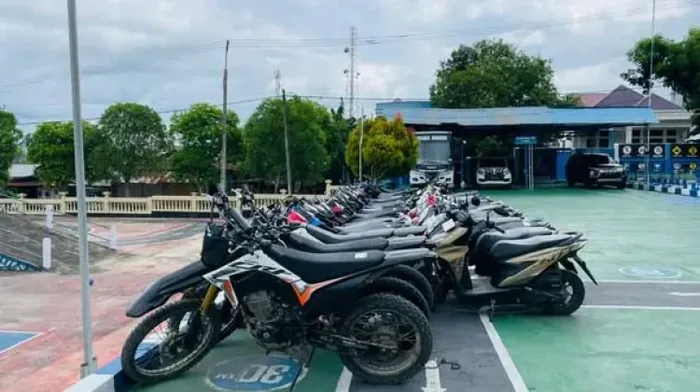 Puluhan motor hasil razia balap liar yang disita Polres Baubau