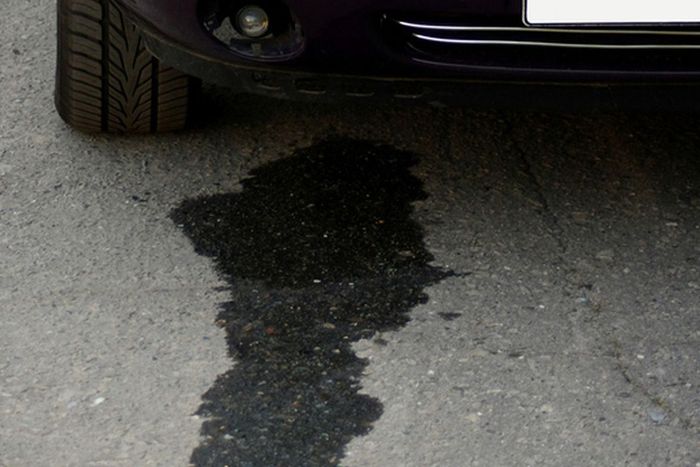 Tetesan air radiator di kolong mobil