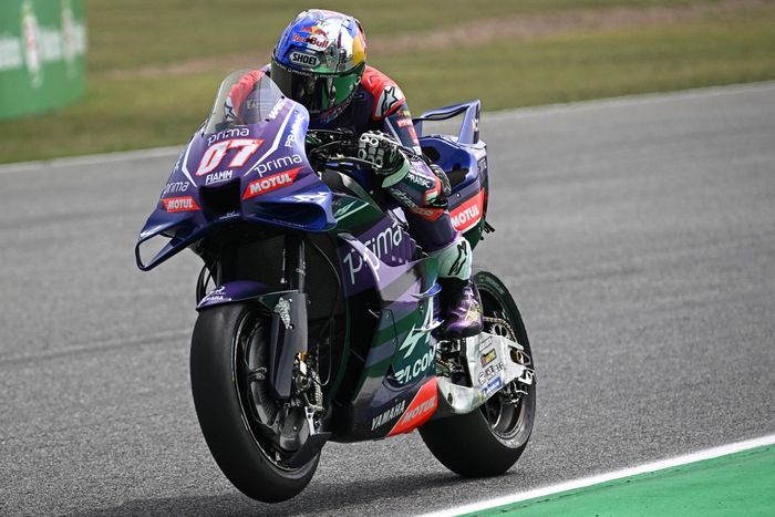 Aksi pembalap Prima Pramac Yamaha, Toprak Razgatlioglu, pada sesi FP1 MotoGP Thailand 2026 di Sirkuit Buriram, Jumat (27/2/2026).