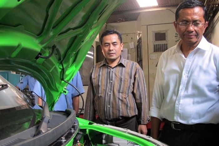 Dasep Ahmadi (tengah) dan Dahlan Iskan (kanan)