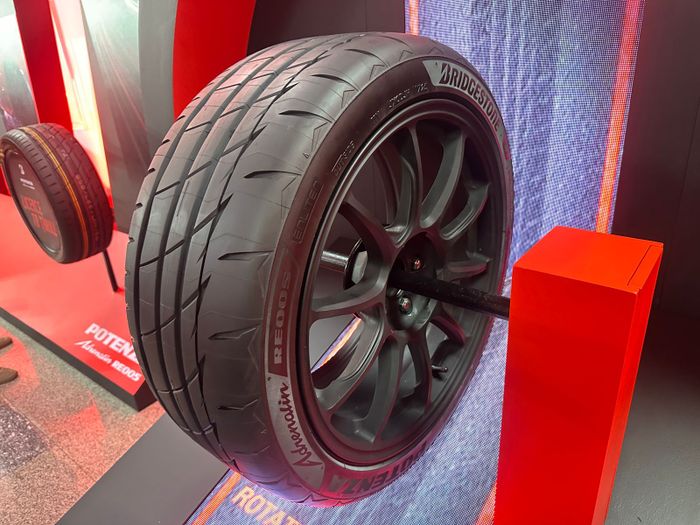 Bridgestone Potenza Adrenalin RE005 yang baru saja diluncurkan di Jepang