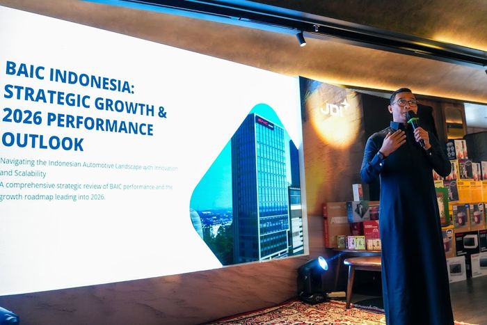 Dhani Yahya, Chief Operating Officer BAIC Indonesia saat menjelaskan target 2026 di Buka Puasa Bersama Media BAIC Indonesia