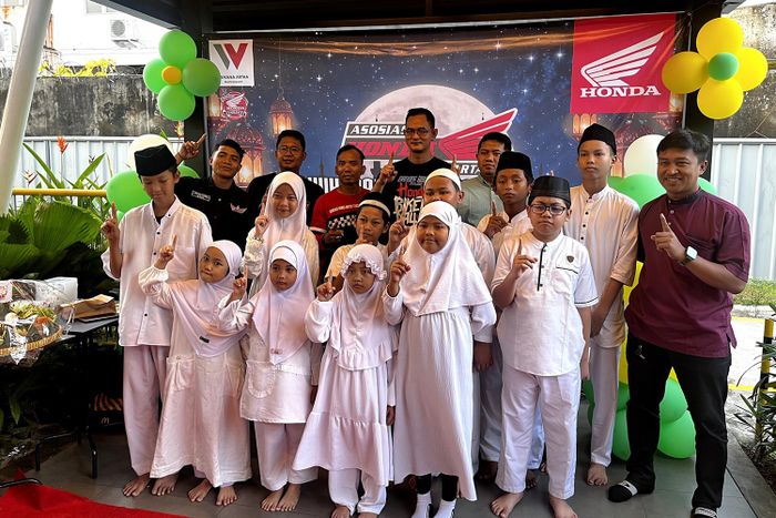 Kegiatan diisi dengan acara sosial berupa santunan kepada anak Yatim Piatu di sekitar lokasi
