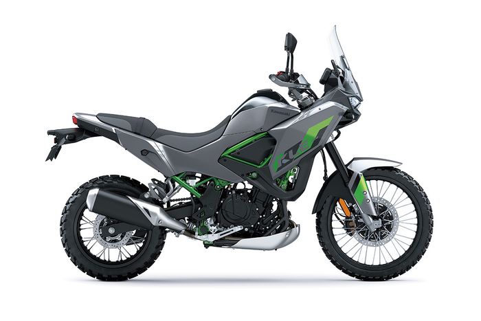 Kawasaki KLE500 SE hadir dengan tambahan fitur seperti windshield lebih tinggi dan skid plate untuk mendukung aktivitas adventure. 