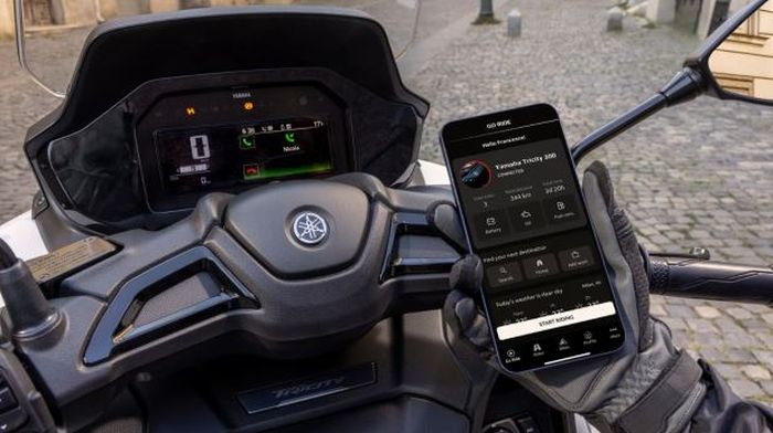 fitur konektivitas Yamaha Tricity 300 terbaru