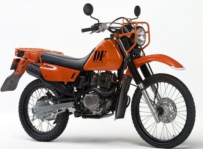 detail tampilan Suzuki DF125E