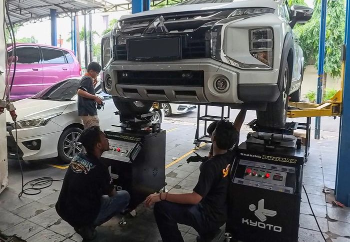 Pengecekan kaki-kaki mobil