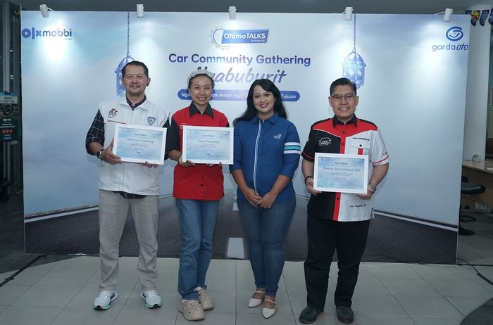 Penganugerahan Garda Oto Car Community Awards 2026 ke komunitas Mobil