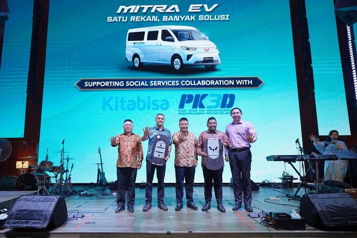 Wuling donasikan dua mobil listrik Mitra EV ke Dinas Kesehatan Pemprov DKI Jakarta dan Kitabisa