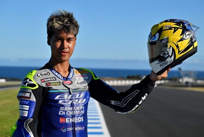 Pembalap Indonesia, Aldi Satya Mahendra saat ingin memang dan mengumandangkan Indonesia Raya di seri Belanda