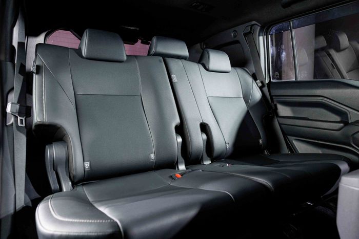 Jok belakang Toyota Land Cruiser FJ 2026 di Thailand