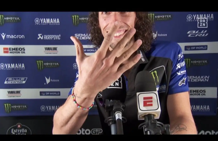 Alex Rins mengalami memar pada jari tangan kanannya akibat aspal yang terkelupas