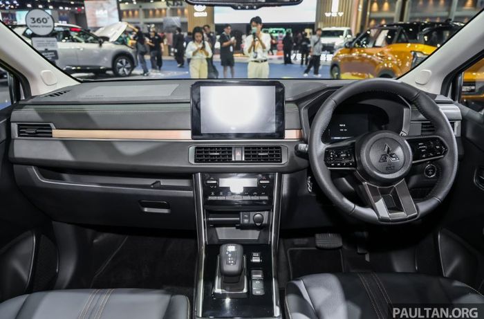 detail dasbor Mitsubsihi Xpander HEV 2026