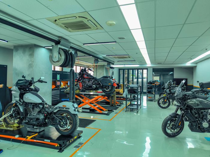 tersedia juga Paket Servis Eksklusif dari level Silver hingga Premium yang dirancang untuk menjaga performa motor tetap optimal