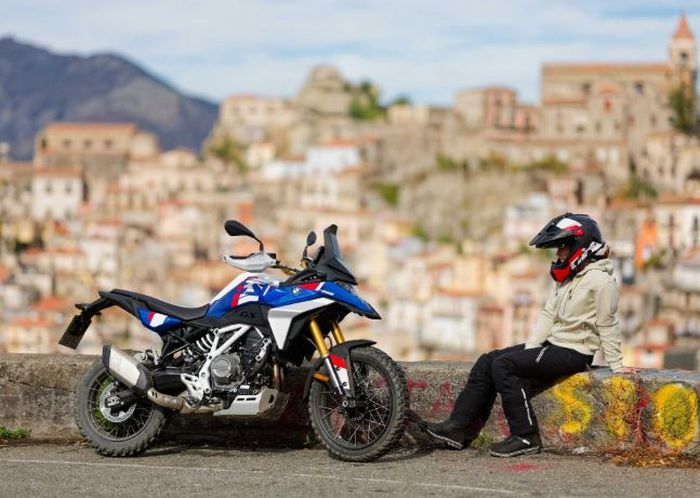 BMW F450 GS juga cocok dipakai di jalan raya