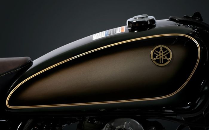 tangki bahan bakarnya memiliki kapasitas 12 liter