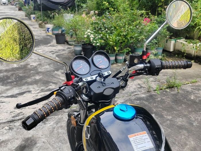 Panel instrumen mengingatkan pada Thunder 125