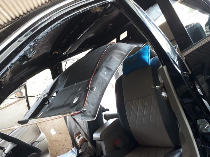 plafon belakang dilepas untuk servis AC double blower