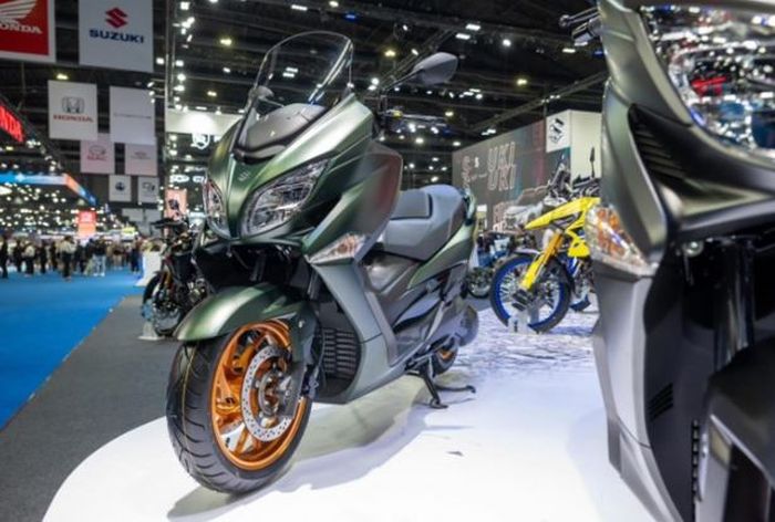 penampakan Suzuki Burgman 400 Pearl Mat Shadow Green di BIMS 2026