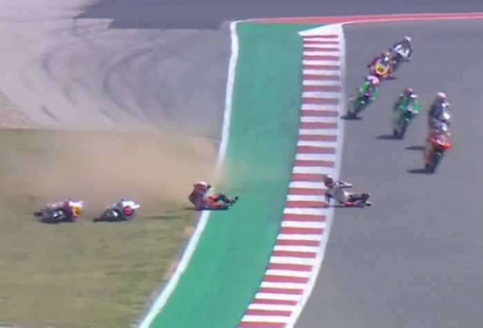 Veda Ega Pratama terpelanting di tikungan ke-11 Circuit of The Americas (COTA) saat Moto3 Amerika 2026 hingga ikut menyeret Joel Esteban (Level Up MTA)