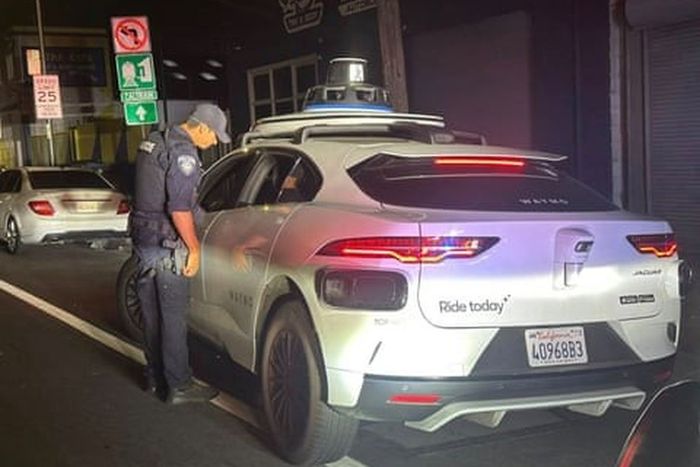 Polisi di San Bruno, California, Amerika Serikat kebingungan hendak menilang mobil otonom alias tanpa pengemudi