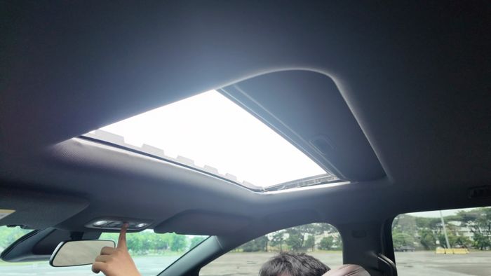 Sudah dilengkapi sunroof