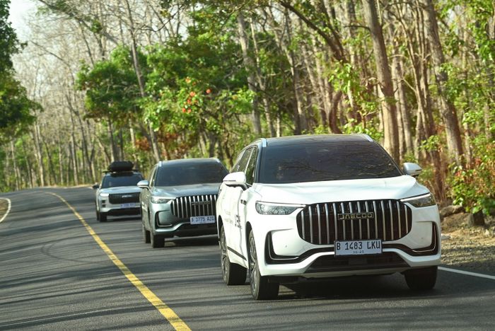 Tampak depan JAECOO J8 SHS-P ARDIS