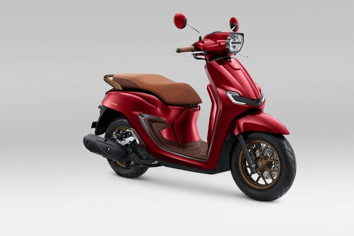 Pabrikan motor Honda kembali menyegarkan lini skutik bergaya retro modern lewat penyegaran warna pada Stylo 160.