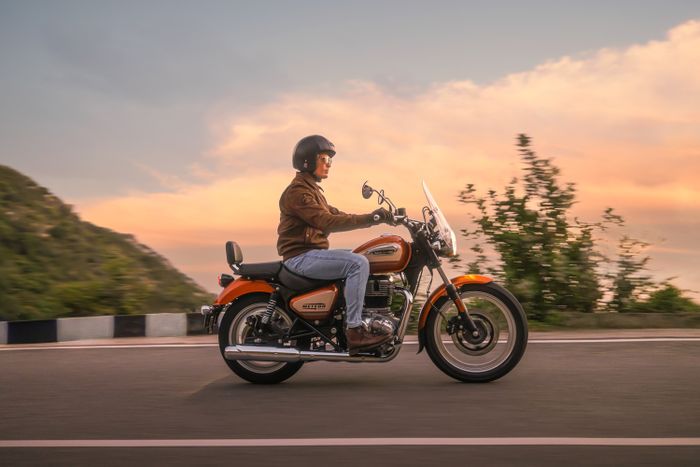 Warna Sundowner Orange di Royal Enfield Meteor 350 diklaim tidak akan diproduksi lagi kedepannya