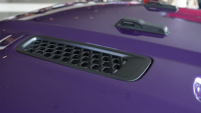 Jeep Wrangler dan Gladiator Reign edition mempunyai ventilated hood