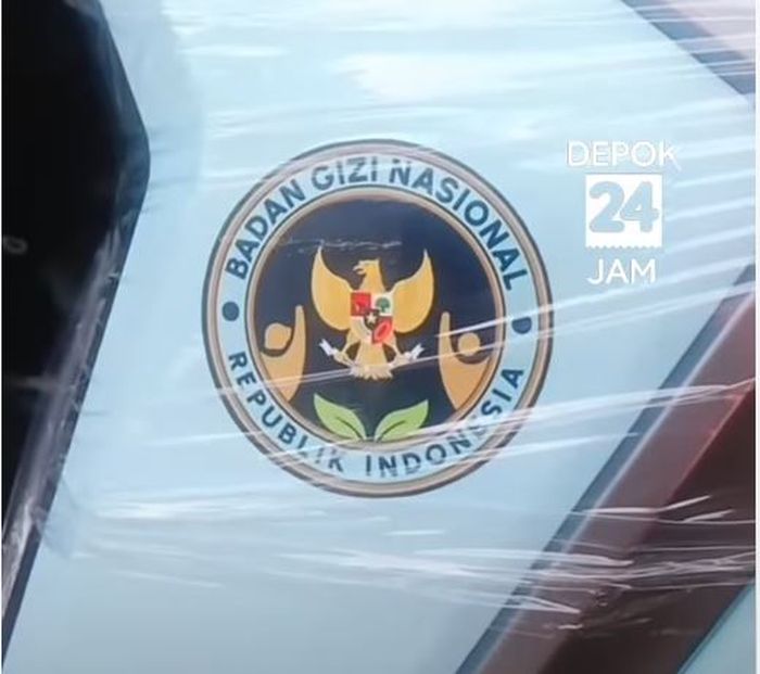 Logo Badan Gizi Nasional di motor listrik MBG