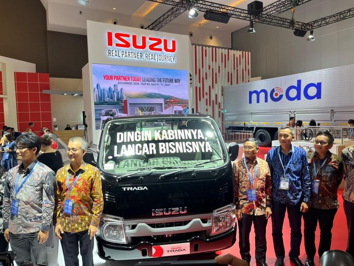 Menariknya, ajang ini juga menjadi momen pertama sekaligus dimulainya penjualan Isuzu TRAGA AC.