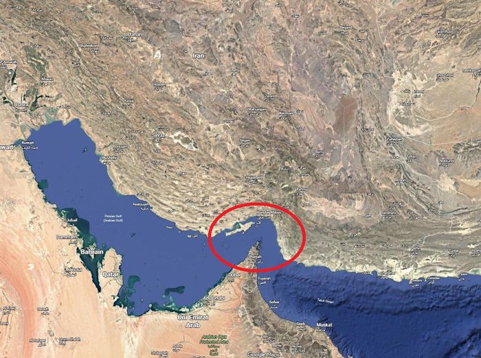 Dalam lingkaran merah menunjukan Selat Hormuz, Iran