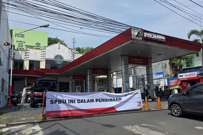 SPBU 44.502.07 Jalan Sriwijaya, kota Semarang, Jawa Tengah saat tutup dua hari dalam rangka pembianaan dari Pertamina Patra Niaga