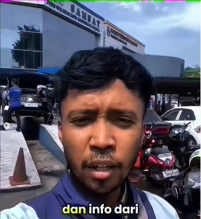 Warga yang membuat video pengurusan perpanjang STNK tanpa KTP di Samsat Soekarno-Hatta kota Bandung, Jawa Barat tapi ditolak