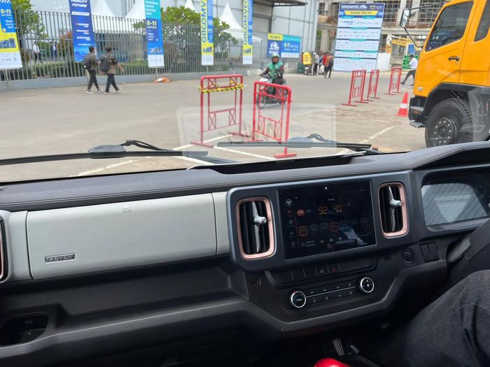 Interior Foton eMiler L3 