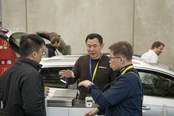 Andreas Tjahjadi, CEO Audio Plus Indonesia Group (tengah)