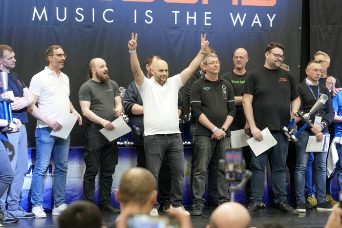 Salah satu pemenang kompetisi audio dengan perangkat Crescendo dan Harmonic Harmony