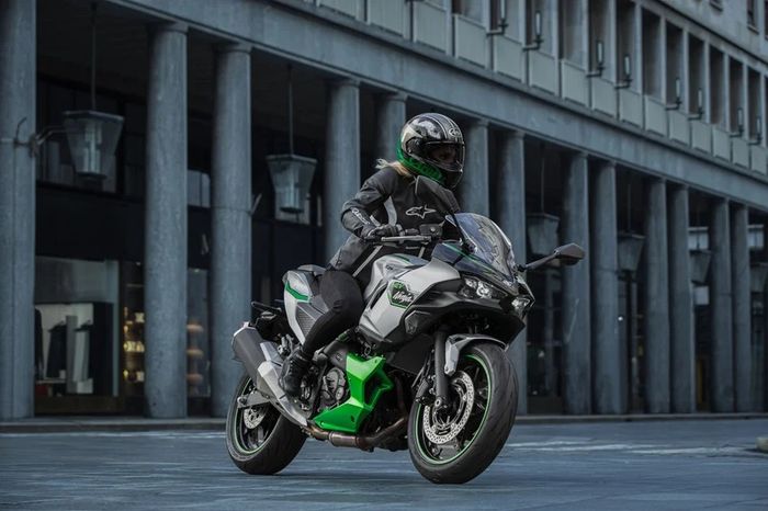 Kawasaki Ninja 7 Hybrid