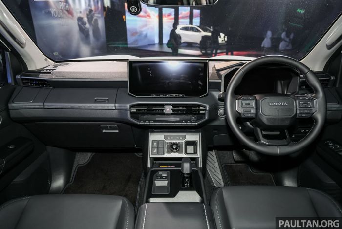 detail dasbor Toyota Hilux EV