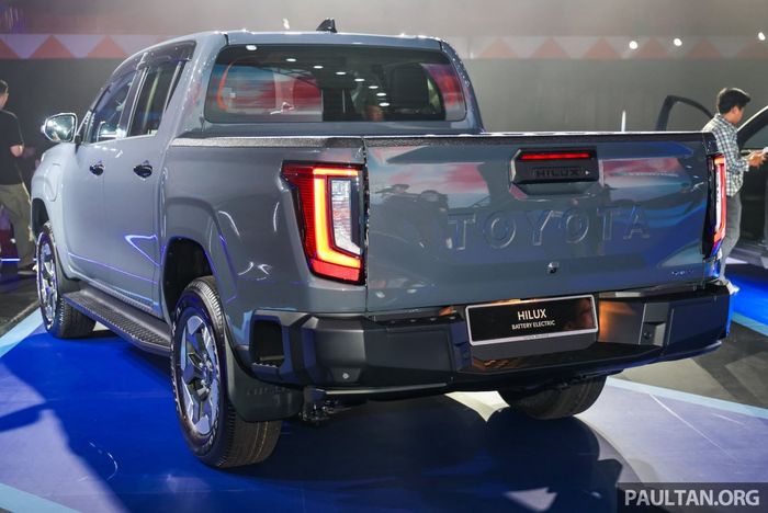 tampak buritan Toyota Hilux EV
