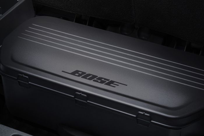 Emblem BOSE sudah mewarnai interior Honda Super-ONE.