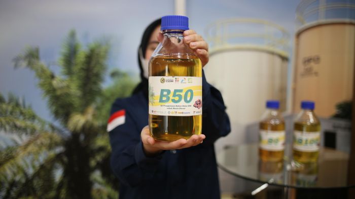 Solar atau Biodiesel B50 dari Kelapa Sawit