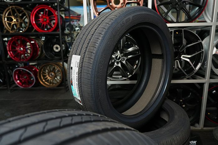 Hankook iON evo AS khusus mobil listrik berperforma tinggi (high-performance EV)