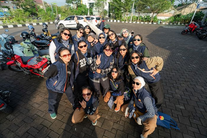 Hari Sabtu (18/4) puluhan perempuan cantik diajak motoran menikmati keindahan alam pada kegiatan Bentang Cerita: Repsol Ride Story