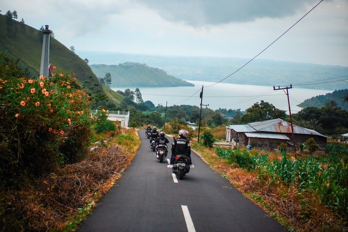 Riding menggunakan line up lengkap MAXI Yamaha, sambil menikmati keindahan alam dan budaya Sumatera Utara