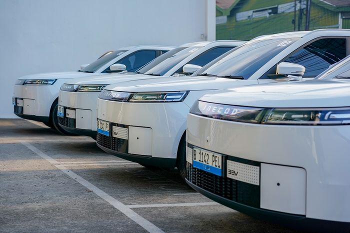  Tampak deretan unit JAECOO J5 EV