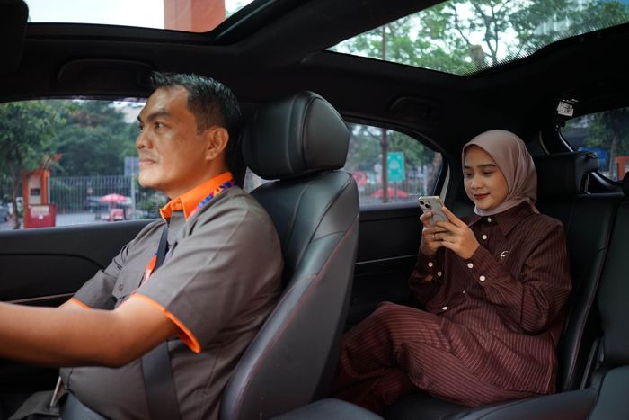 Selain menghadirkan kendaraan listrik, MPMRent juga menawarkan layanan end-to-end mulai dari penyediaan armada, pengelolaan pengemudi, hingga fleksibilitas operasional