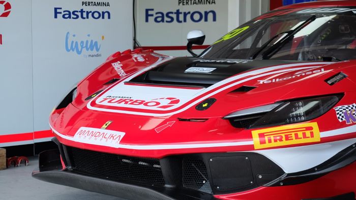 Pertamina Fastron bersama Pertamax Turbo mendukung pembalap nasional Sean Gelael yang berlaga bersama tim Garage 75.